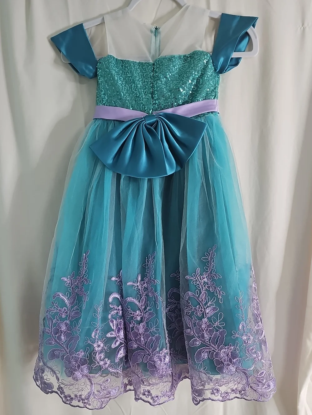 N/A sparkling turquoise